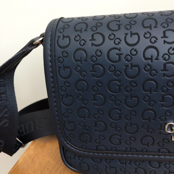 NWOT GUESS Navy Blue Adjustable Crossbody Handbag Logo Print Small/Medium Size - Picture 2 of 10